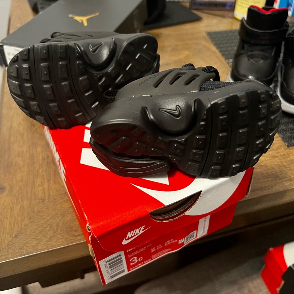 New in Box.   Nike Prestos.  3 C